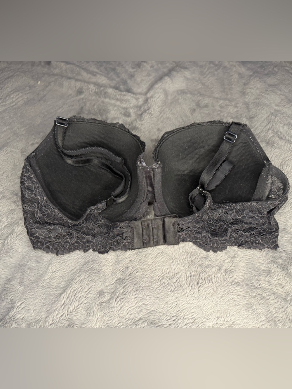Victoria's Secret Black Lace Molded Underwire Bra - Picture 3 of 3
